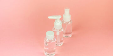 What Niacinamide Actually Does to Your Skin And Why Everyone Seems to Be Using It