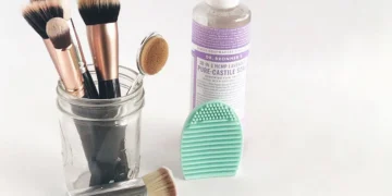 How to clean makeup brushes naturally