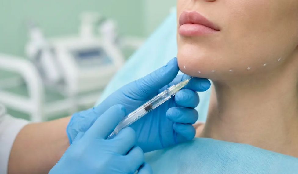 Defining the Lower Face: What Is Jaw Filler and How Does It Work for Jawline Definition?