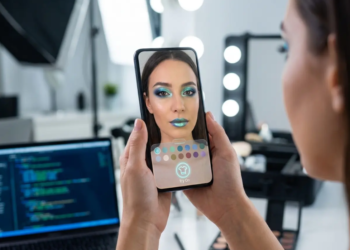 Augmented Reality: The Technology Driving Virtual Makeup Try On
