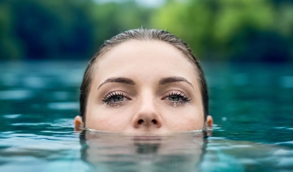 Smudge-Proof Science: The Advanced Chemistry Behind the Best Waterproof Mascara