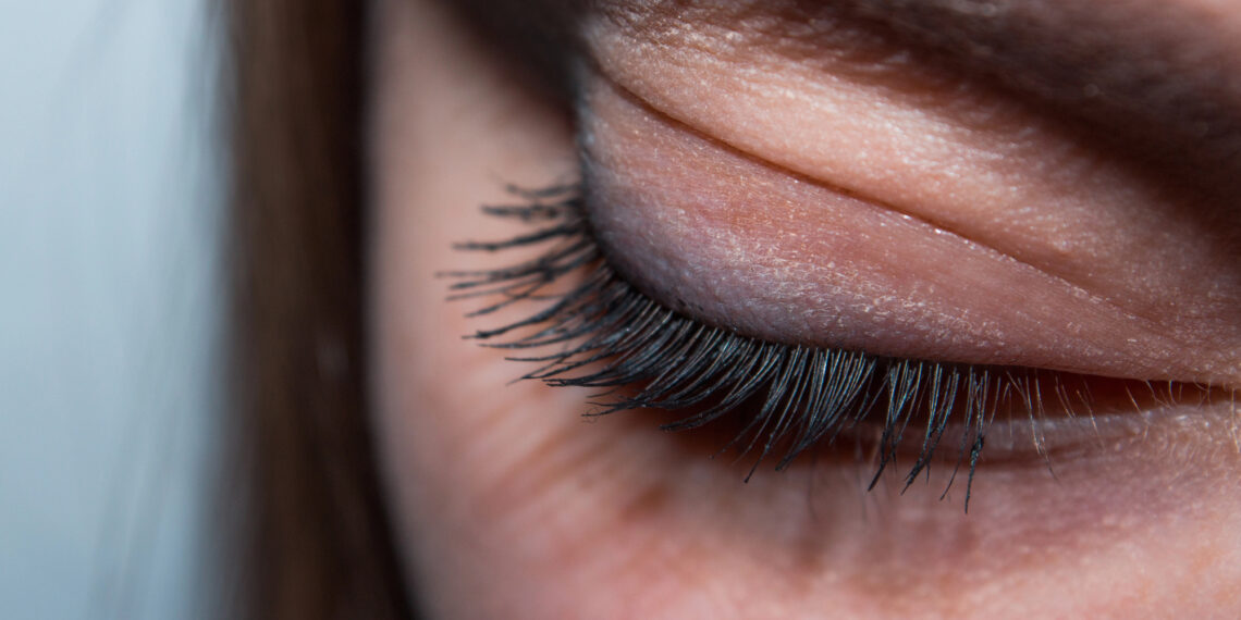 Waterproof Mascara: What It Actually Does to Your Lashes and When It’s Worth It